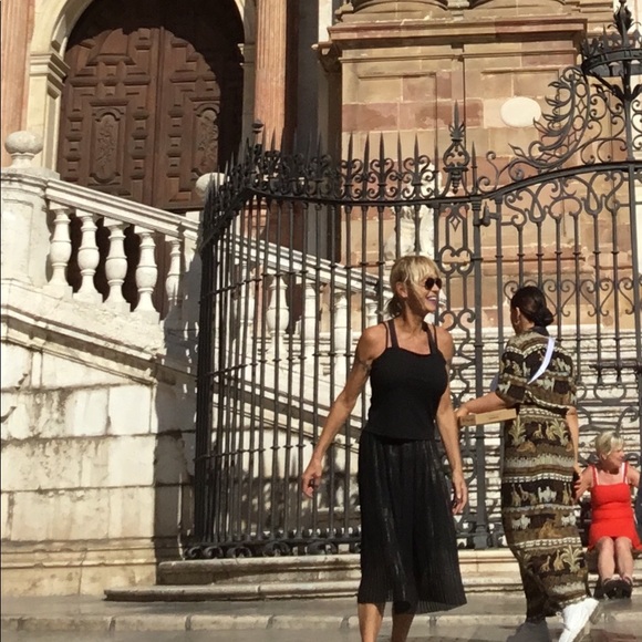 PRICED TO SELL...MANY ITEMS PURCHASED IN EUROPE. - Picture 2 of 5